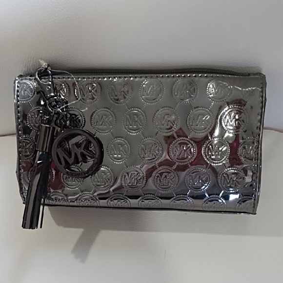 Michael Kors Silver Cosmetic Bag Pouch With Tassel New - Picture 1 of 5
